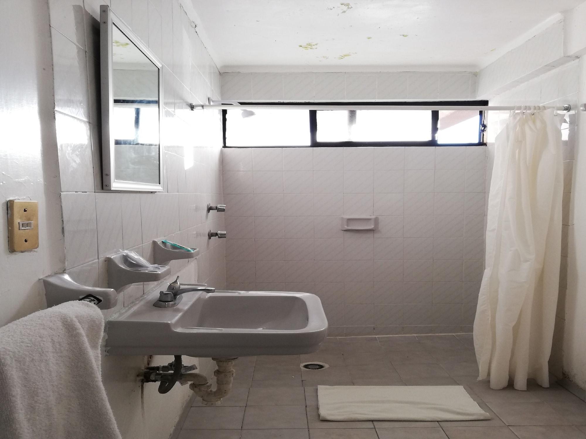 Oyo Hotel Casa Real Матехуала Екстериор снимка