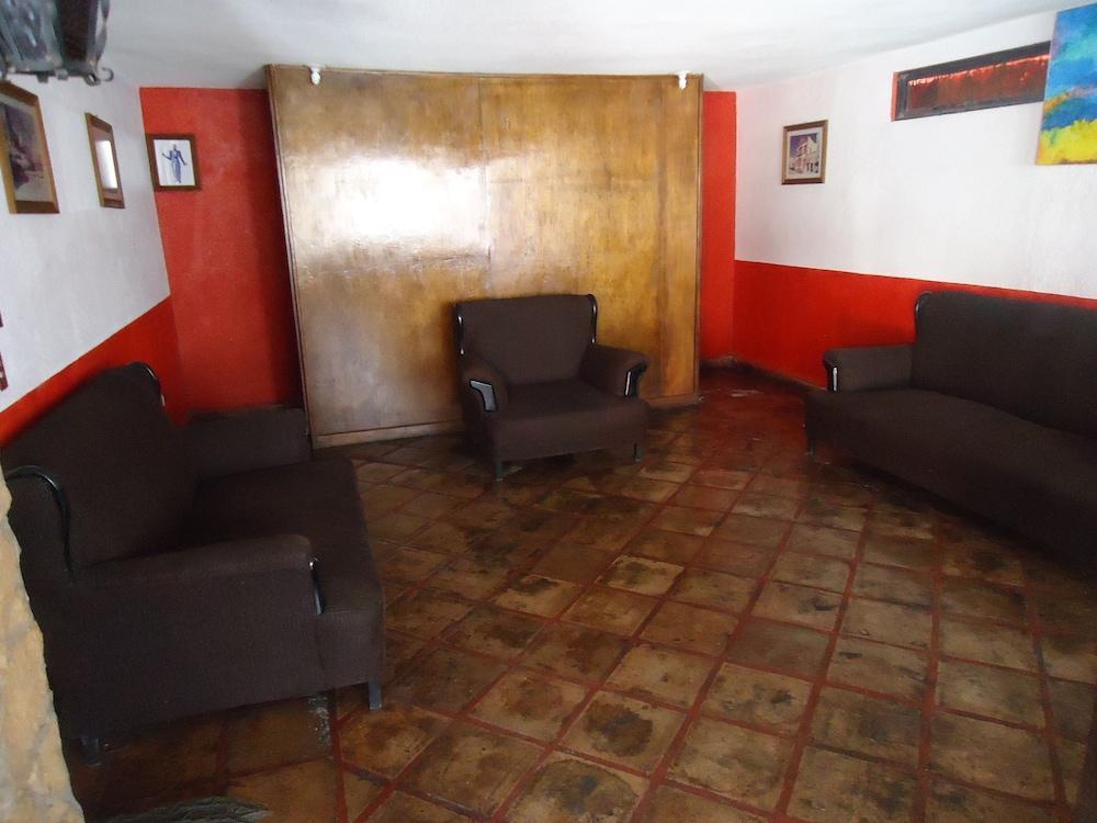 Oyo Hotel Casa Real Матехуала Екстериор снимка