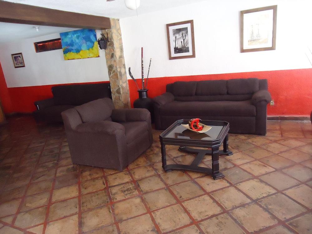 Oyo Hotel Casa Real Матехуала Екстериор снимка