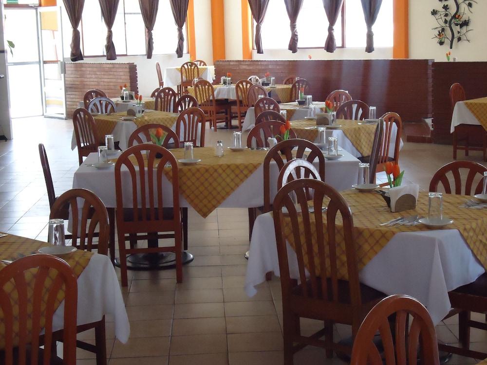 Oyo Hotel Casa Real Матехуала Екстериор снимка