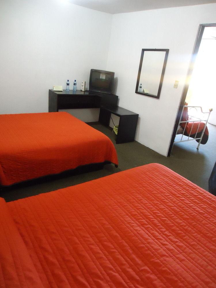 Oyo Hotel Casa Real Матехуала Екстериор снимка