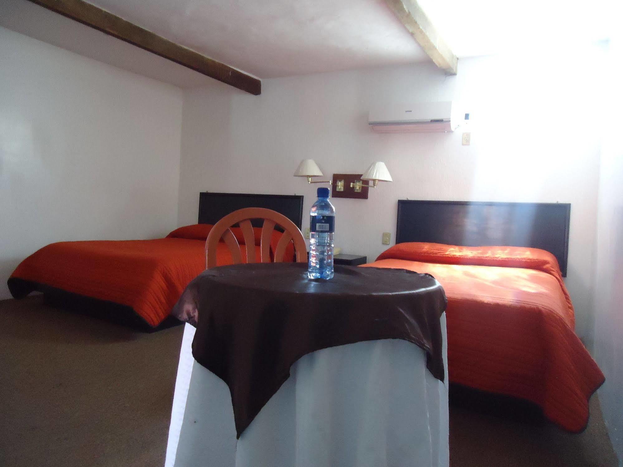 Oyo Hotel Casa Real Матехуала Екстериор снимка