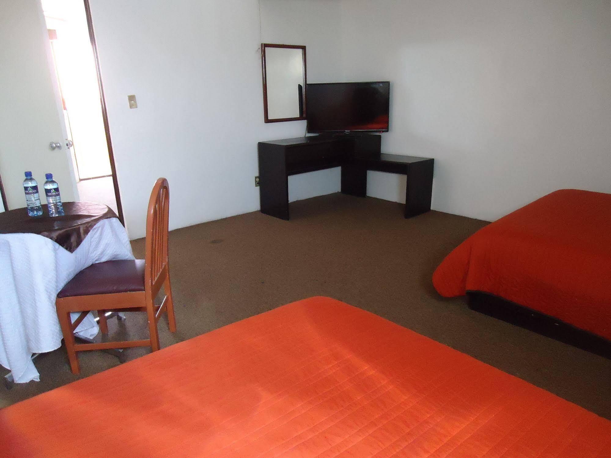 Oyo Hotel Casa Real Матехуала Екстериор снимка